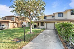 6094 Live Oak Ct in Tamarac, FL - Building Photo