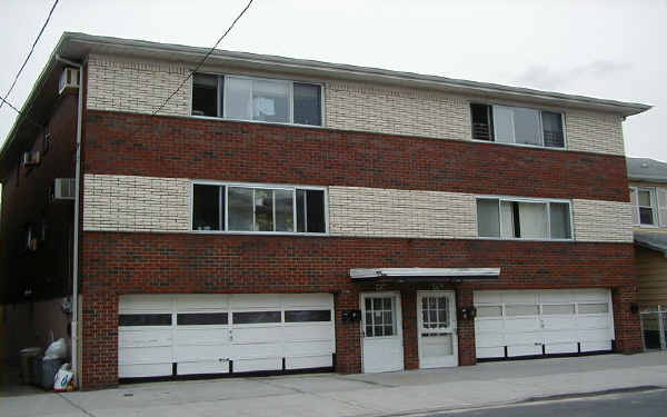 474-& 476 Walker St in Fairview, NJ - Building Photo