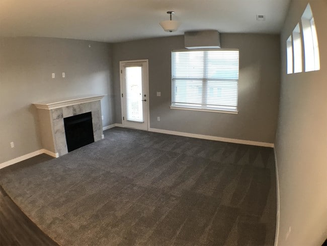 1671 McCleary Ln in Iowa City, IA - Building Photo - Building Photo