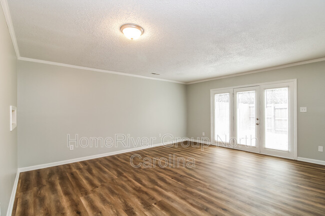 4627 Lawndale Dr in Greensboro, NC - Building Photo - Building Photo