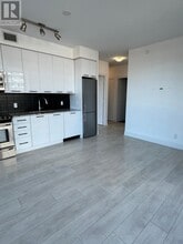 9471 Yonge St in Richmond Hill, ON - Building Photo - Building Photo