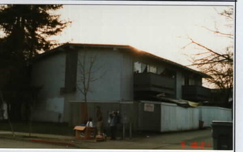 Pauline Creek Apartments in Santa Rosa, CA - Building Photo - Building Photo