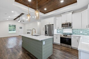 5718 Barkridge Dr in Granbury, TX - Building Photo