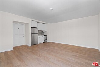 148 S McCarty Dr in Beverly Hills, CA - Building Photo - Building Photo