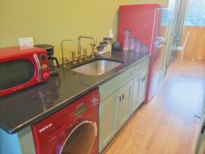 1852 N Marshall St, Unit 0122 in Philadelphia, PA - Building Photo - Building Photo
