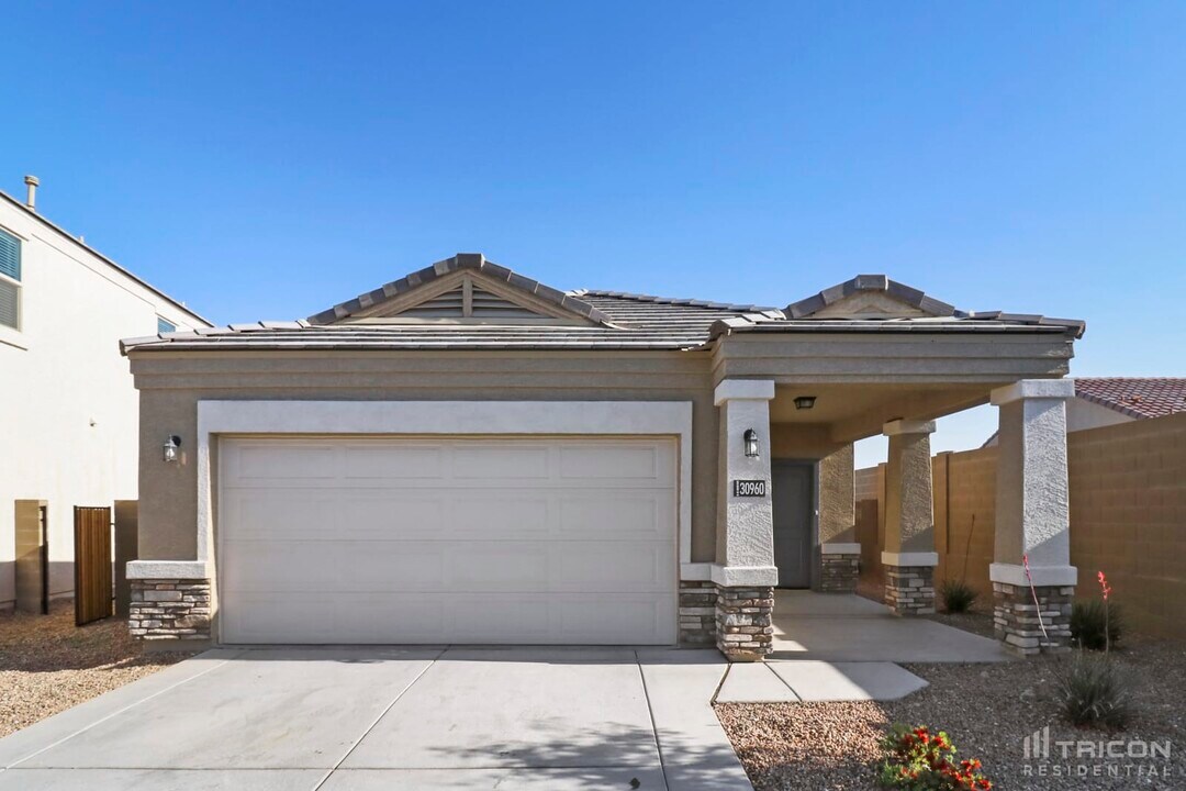 30960 W Amelia Ave in Buckeye, AZ - Building Photo