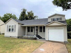 1108 NW Maple Ave in Lawton, OK - Building Photo