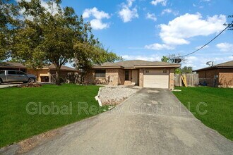 309 Meadow Dr in Marion, TX - Building Photo - Building Photo