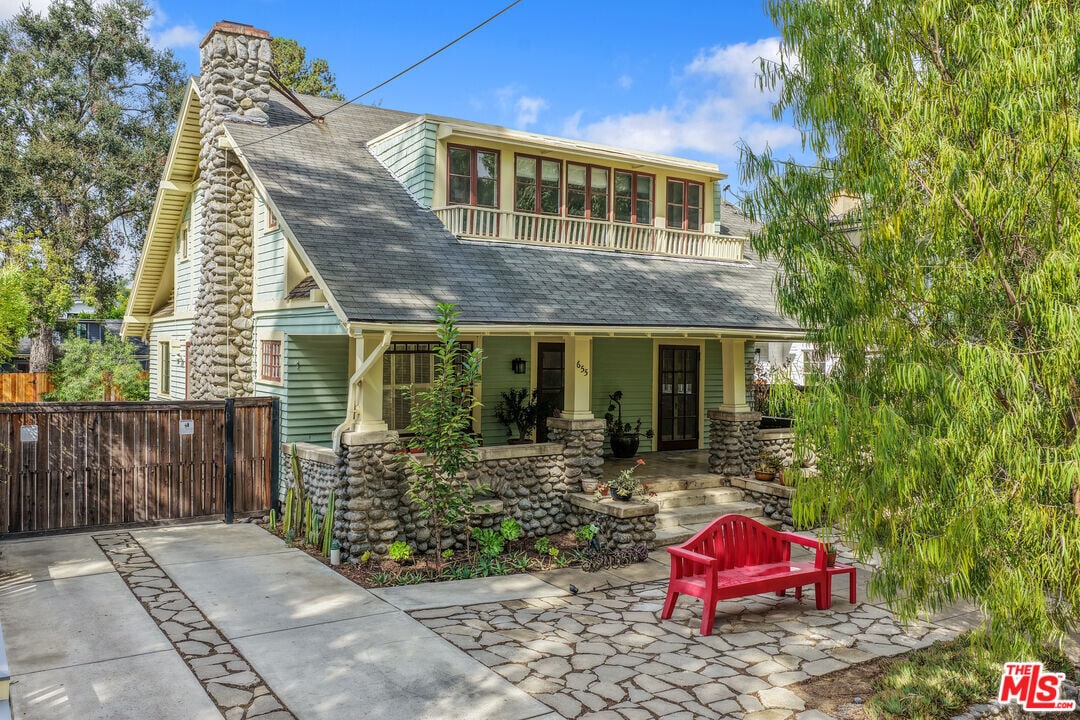 655 S Hudson Ave in Pasadena, CA - Building Photo