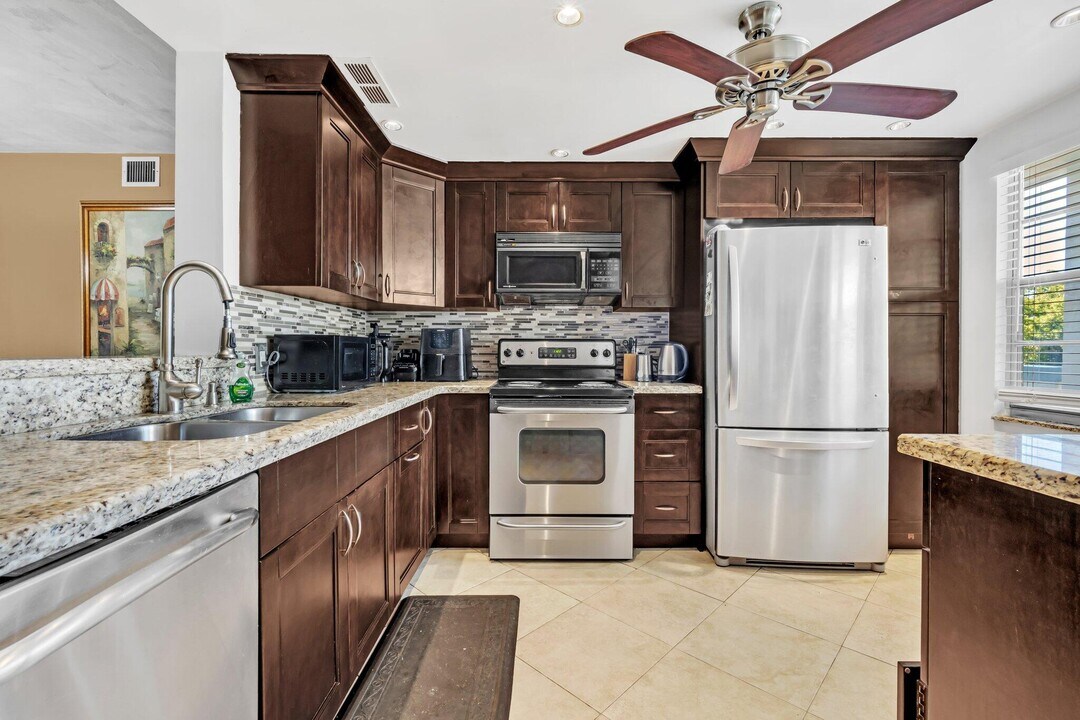 3002 Portofino Isle in Coconut Creek, FL - Building Photo