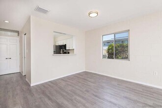 409 C Ave in Coronado, CA - Building Photo - Building Photo