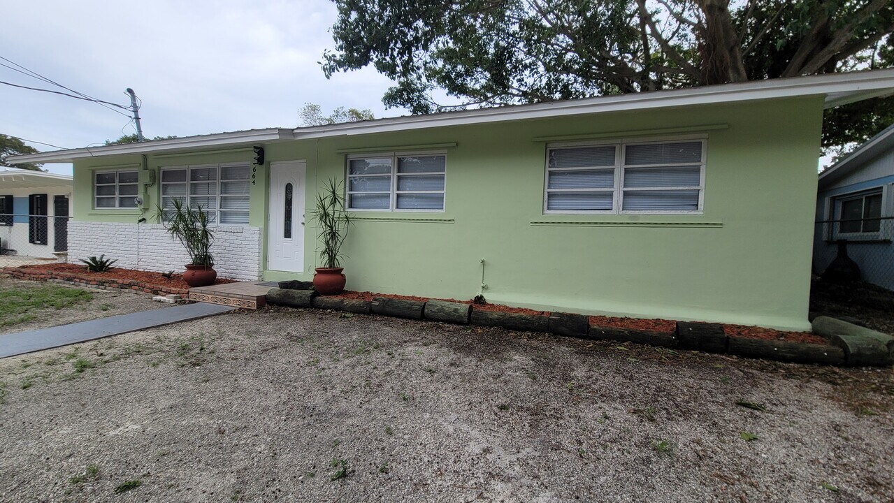 664 Colson Dr in Key Largo, FL - Building Photo