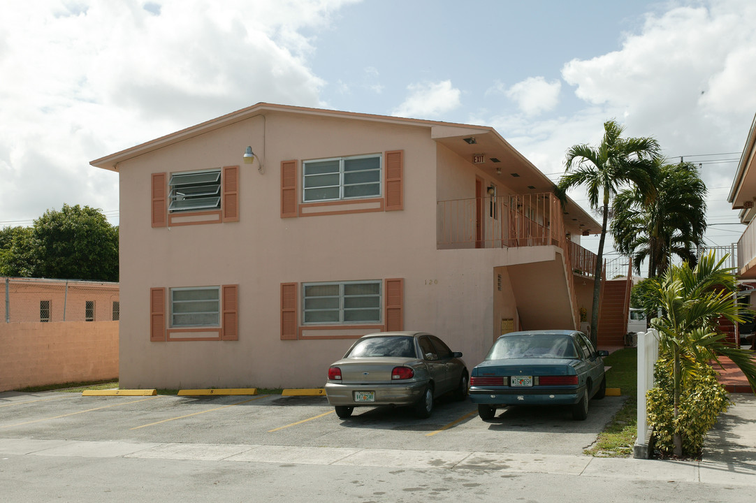 120 W 11th St in Hialeah, FL - Building Photo