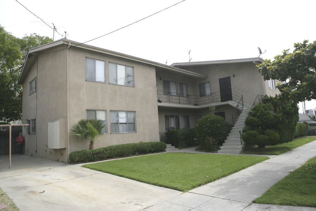 1701 Cedar Ave in Long Beach, CA - Building Photo