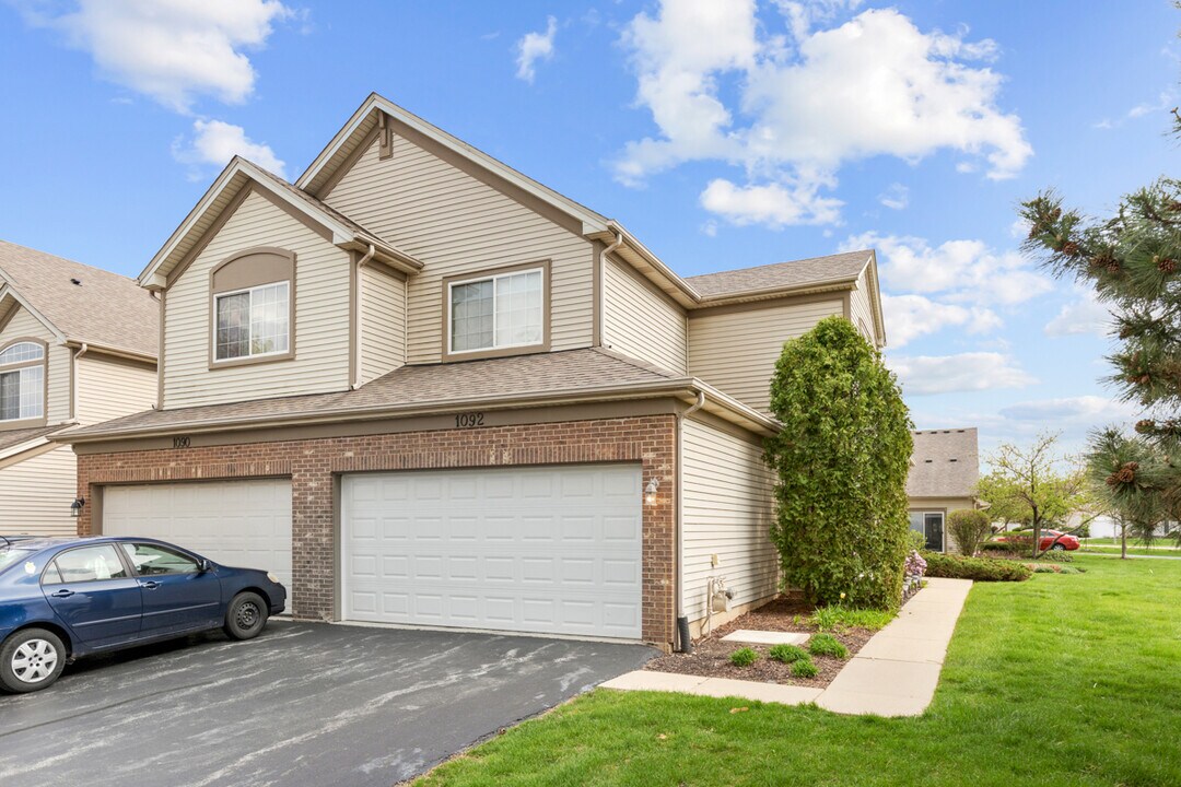 1092 Park Hill Cir in Aurora, IL - Building Photo