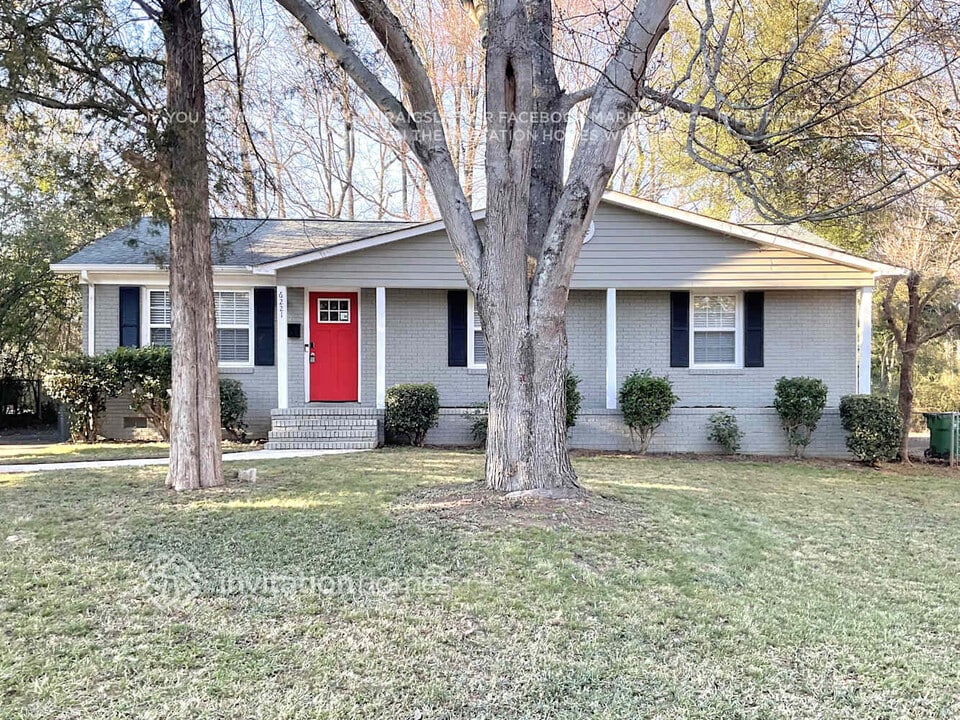 6221 Old Coach Rd in Charlotte, NC - Building Photo