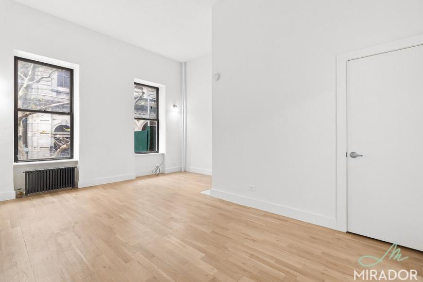 39 W 16th St in New York, NY - Building Photo