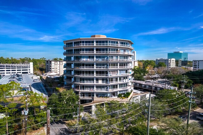 Fifty Fifty Woodway in Houston, TX - Foto de edificio - Building Photo