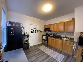 16 Fuller St, Unit 5 in Brookline, MA - Building Photo