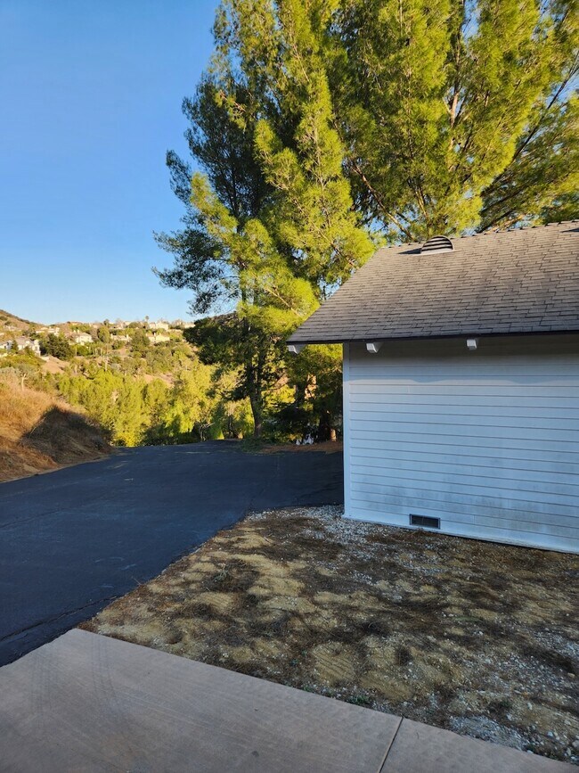 3838 Paseo Primario in Calabasas, CA - Building Photo - Building Photo