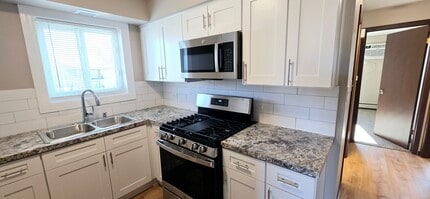 9700 S Karlov Ave in Oak Lawn, IL - Building Photo - Building Photo