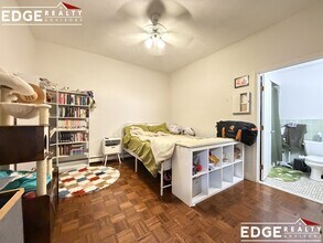 1102 Cambridge St, Unit 1102-2F in Cambridge, MA - Foto de edificio - Building Photo