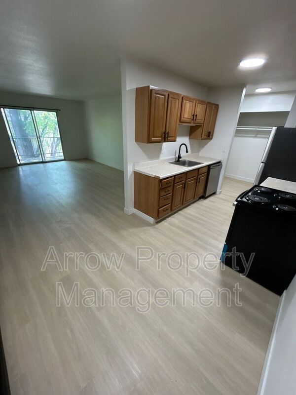 property at 215 E Arbor Ave