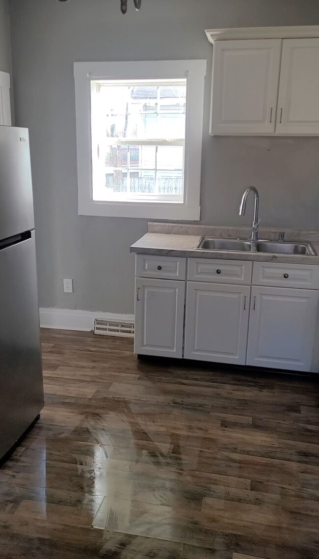 414 Erie Ave, Unit Apt 1 in Aliquippa, PA - Building Photo - Building Photo