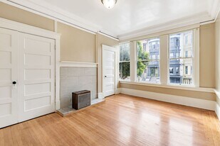 652-656-656 Clayton St in San Francisco, CA - Building Photo