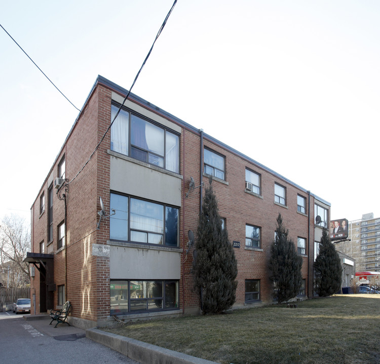 2217 Jane St in Toronto, ON - Building Photo