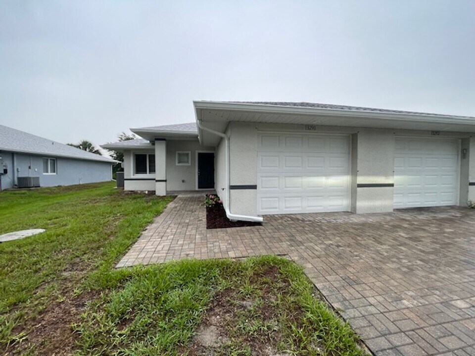 13290 Blytheville Ave in Port Charlotte, FL - Building Photo