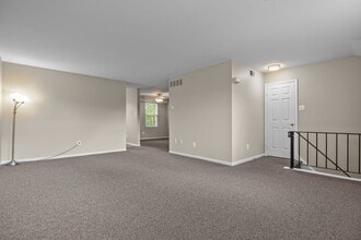 560 Thrush Ct, Unit B in Yardley, PA - Building Photo - Building Photo