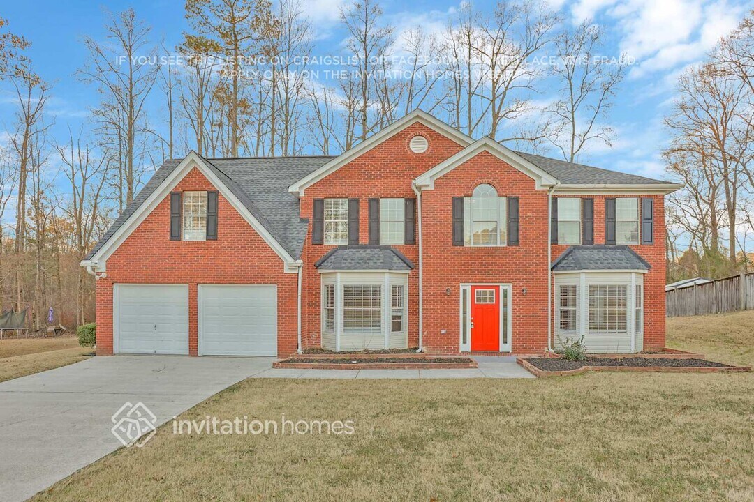 2193 Johnson Creek Dr in Lithonia, GA - Building Photo