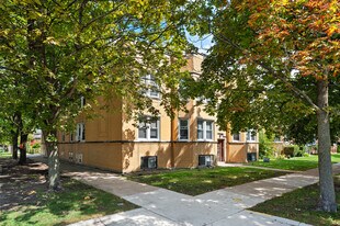 5256 W Wolfram St in Chicago, IL - Building Photo