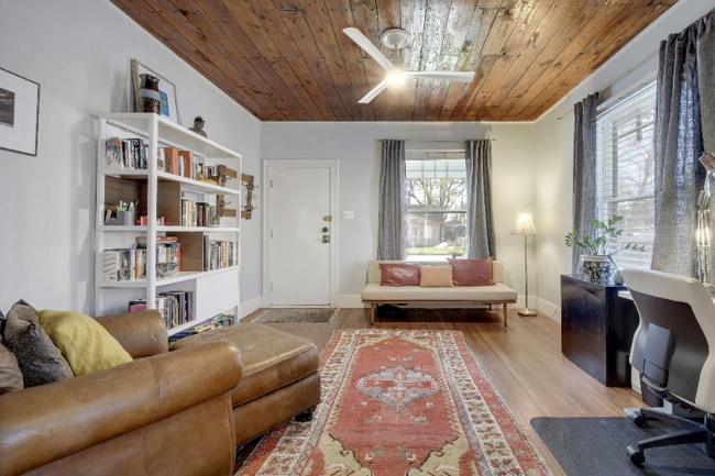 2504 E Cesar Chavez St in Austin, TX - Building Photo - Building Photo