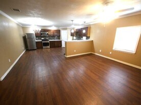 6735 Narcissus St in Houston, TX - Building Photo