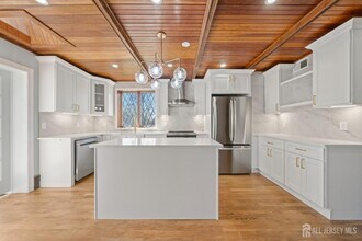 657 Amboy Ave in Edison, NJ - Building Photo - Building Photo