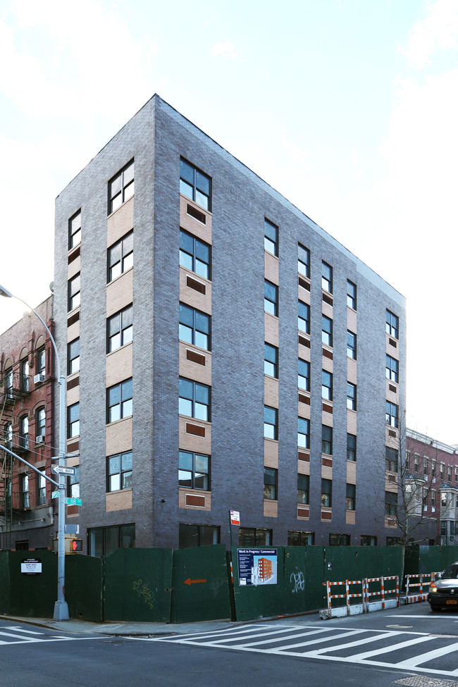 1674 Park Ave in New York, NY - Building Photo - Building Photo