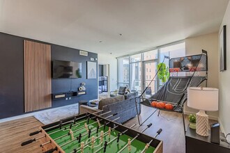 44 W Monroe St in Phoenix, AZ - Foto de edificio - Building Photo