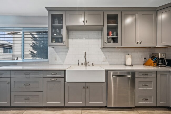 1911 Mathews Ave in Redondo Beach, CA - Building Photo - Building Photo