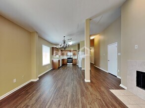 2903 Windy Hollow Ln in Dickinson, TX - Building Photo - Building Photo