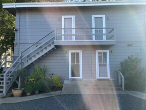 807 Cherry St, Unit D in Santa Rosa, CA - Building Photo - Building Photo