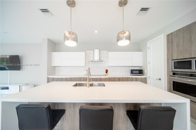 3653 SW 26th St in Miami, FL - Building Photo - Building Photo