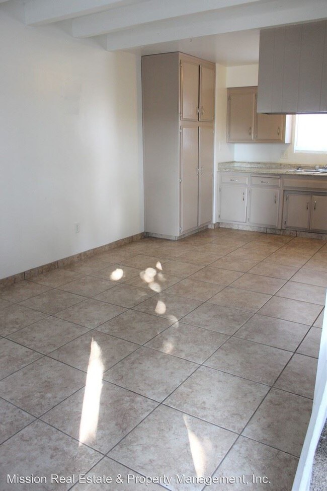2810 N Chester Ave in Bakersfield, CA - Building Photo - Building Photo