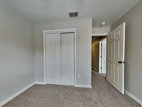 540 Oak Creek Dr in Brandon, FL - Building Photo - Building Photo