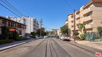 2811 Francis Ave-Unit -306 in Los Angeles, CA - Building Photo - Building Photo