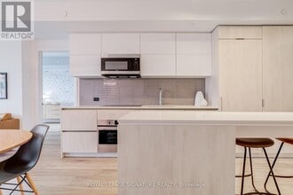 21 Park St E in Mississauga, ON - Building Photo - Building Photo