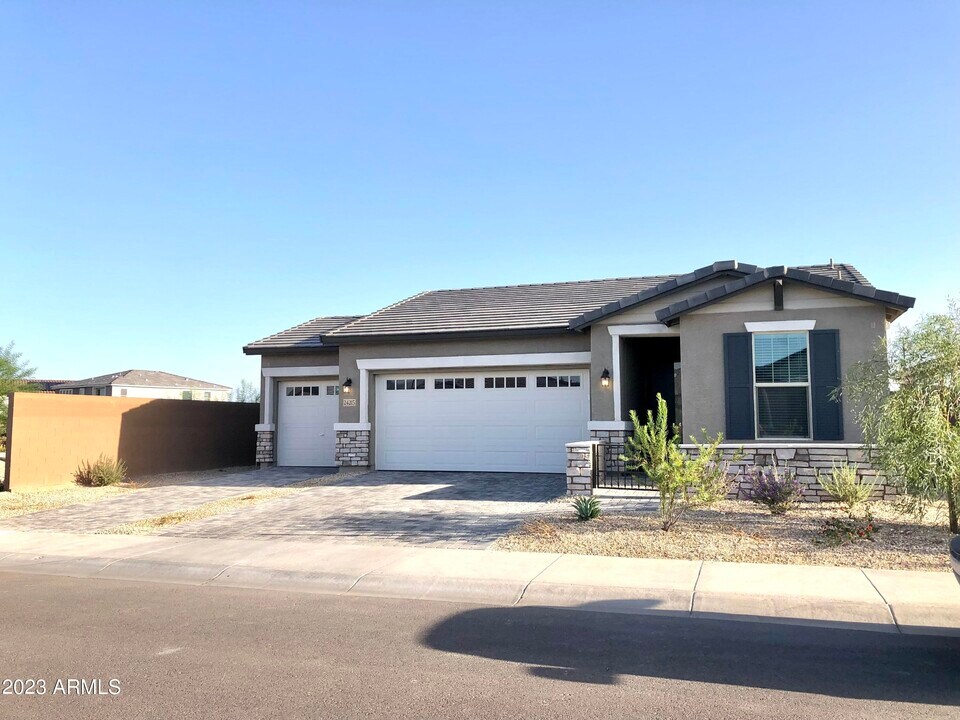 24215 W Whyman Ave in Buckeye, AZ - Building Photo
