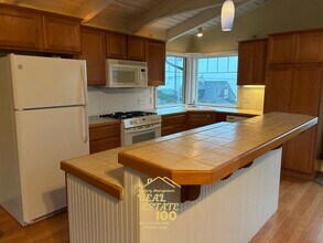 3550 NW Jetty Ave in Lincoln City, OR - Building Photo - Building Photo