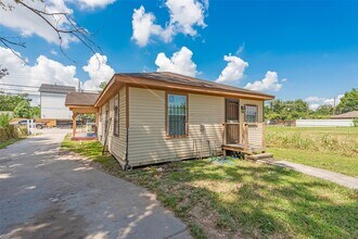 6402 W Montgomery Rd in Houston, TX - Building Photo - Building Photo